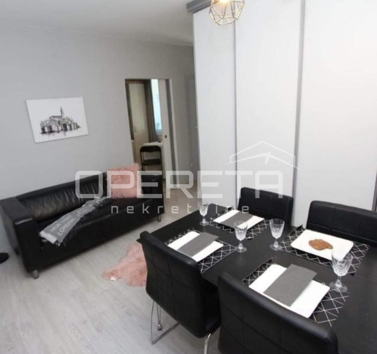 Istria, Rovigno, appartamento adattato di 47 m2 al piano terra di un edificio, a 500 m dal centro e dal mare, arredato