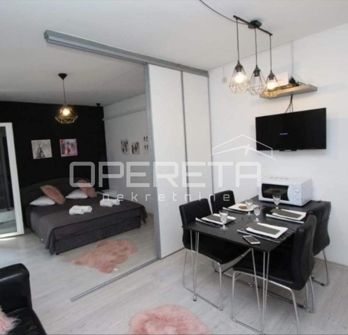 Istria, Rovigno, appartamento adattato di 47 m2 al piano terra di un edificio, a 500 m dal centro e dal mare, arredato