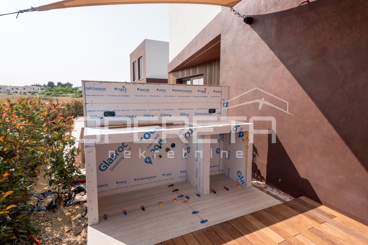 Nin: Casa moderna con piscina, sauna e giardino verde A4