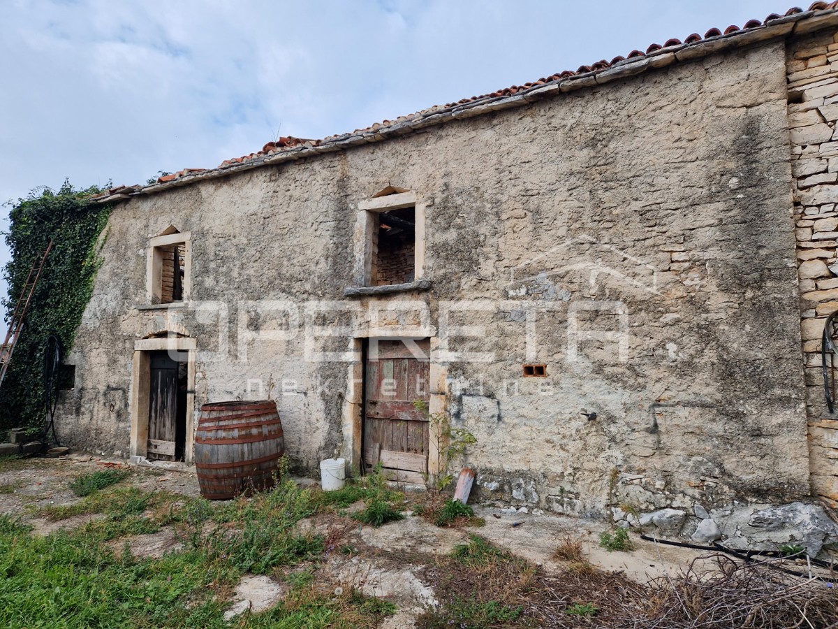 Istria, Manjadvorci, Proprietà con tre case in rovina, terreno e progetto preliminare