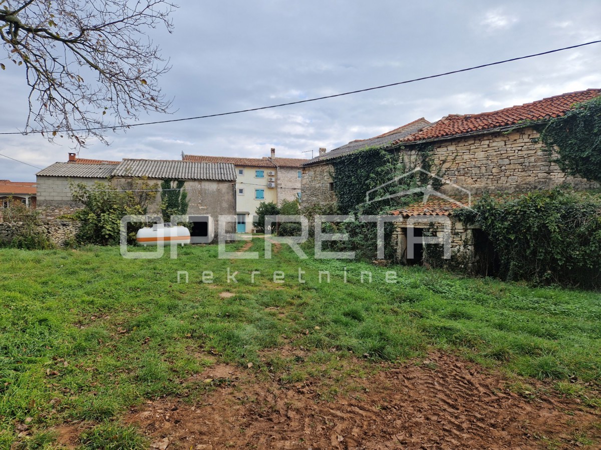 Istria, Manjadvorci, Proprietà con tre case in rovina, terreno e progetto preliminare