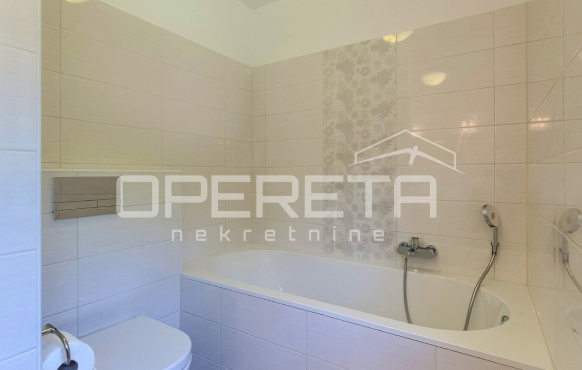 Istria, Labin, splendida casa con piscina su un terreno di 4261 m2, posizione tranquilla