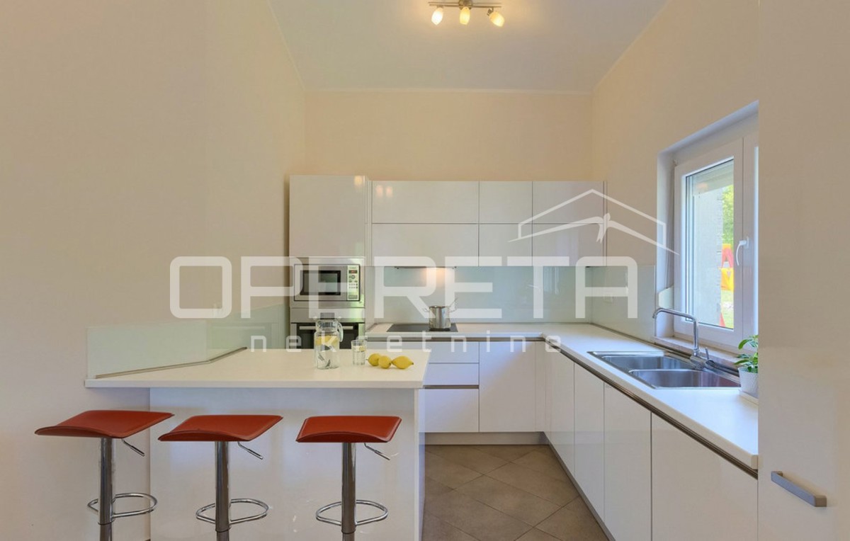 Istria, Labin, splendida casa con piscina su un terreno di 4261 m2, posizione tranquilla