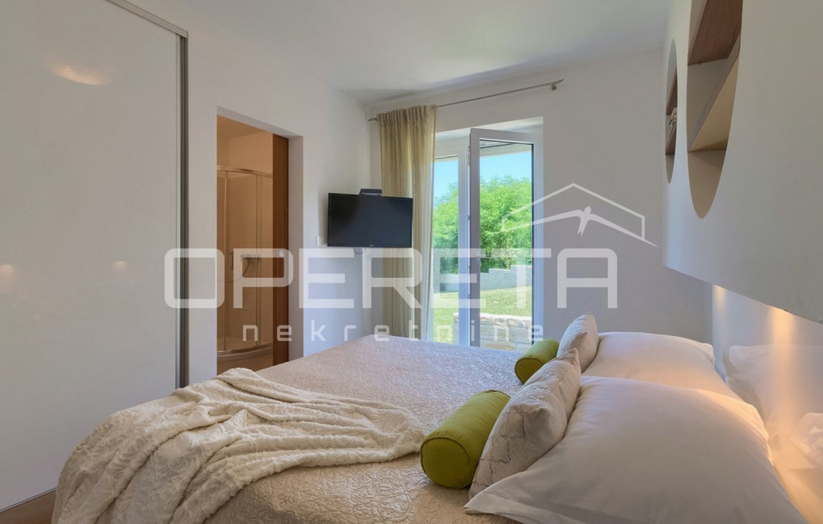 Istria, Labin, splendida casa con piscina su un terreno di 4261 m2, posizione tranquilla