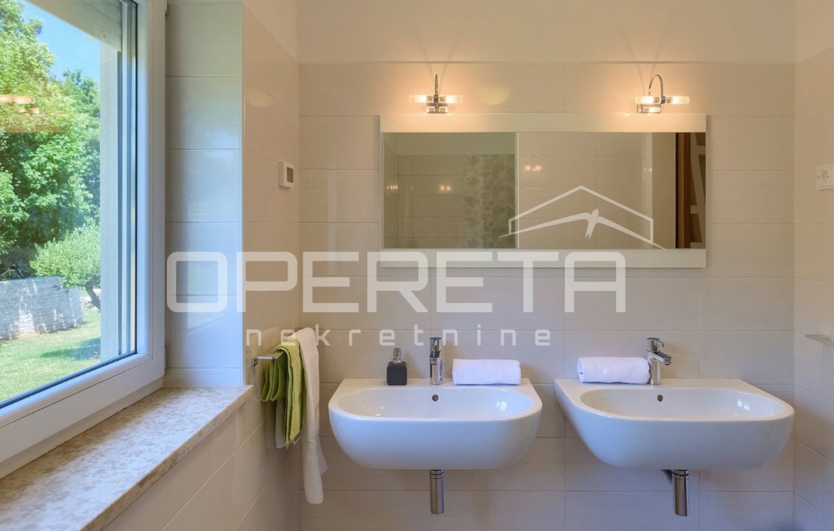 Istria, Labin, splendida casa con piscina su un terreno di 4261 m2, posizione tranquilla