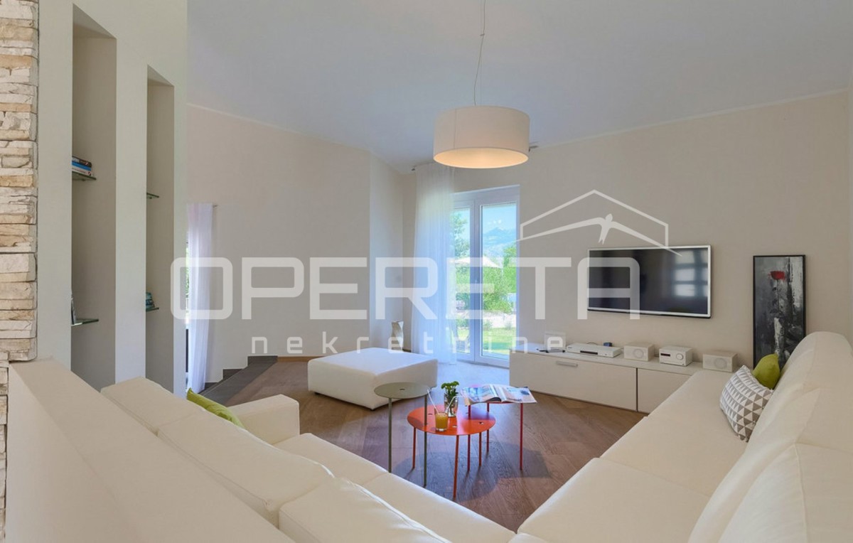 Istria, Labin, splendida casa con piscina su un terreno di 4261 m2, posizione tranquilla