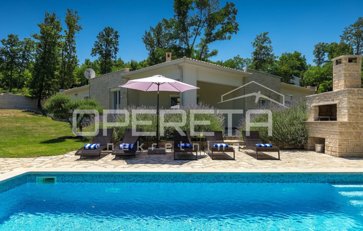 Istria, Labin, splendida casa con piscina su un terreno di 4261 m2, posizione tranquilla