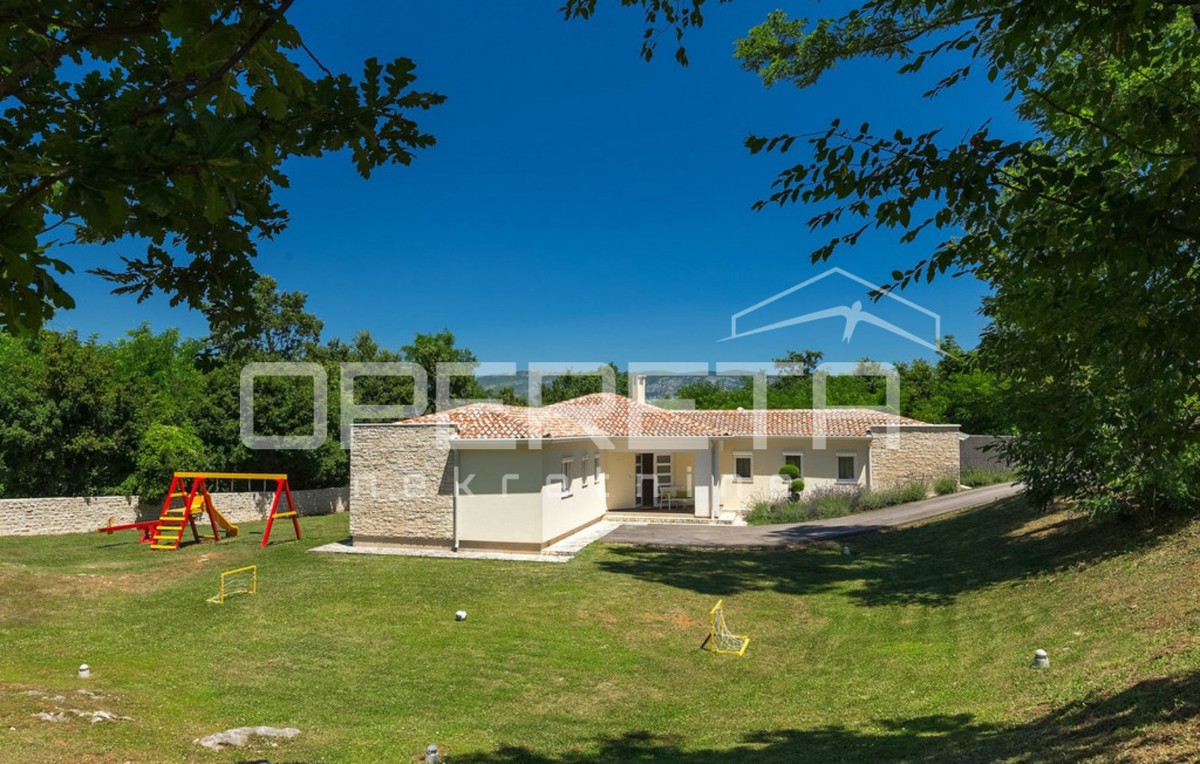 Istria, Labin, splendida casa con piscina su un terreno di 4261 m2, posizione tranquilla