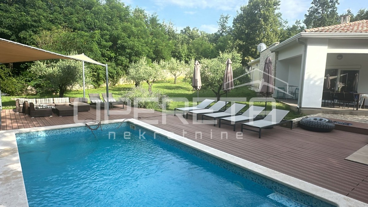 Istria, Labin, splendida casa con piscina su un terreno di 4261 m2, posizione tranquilla