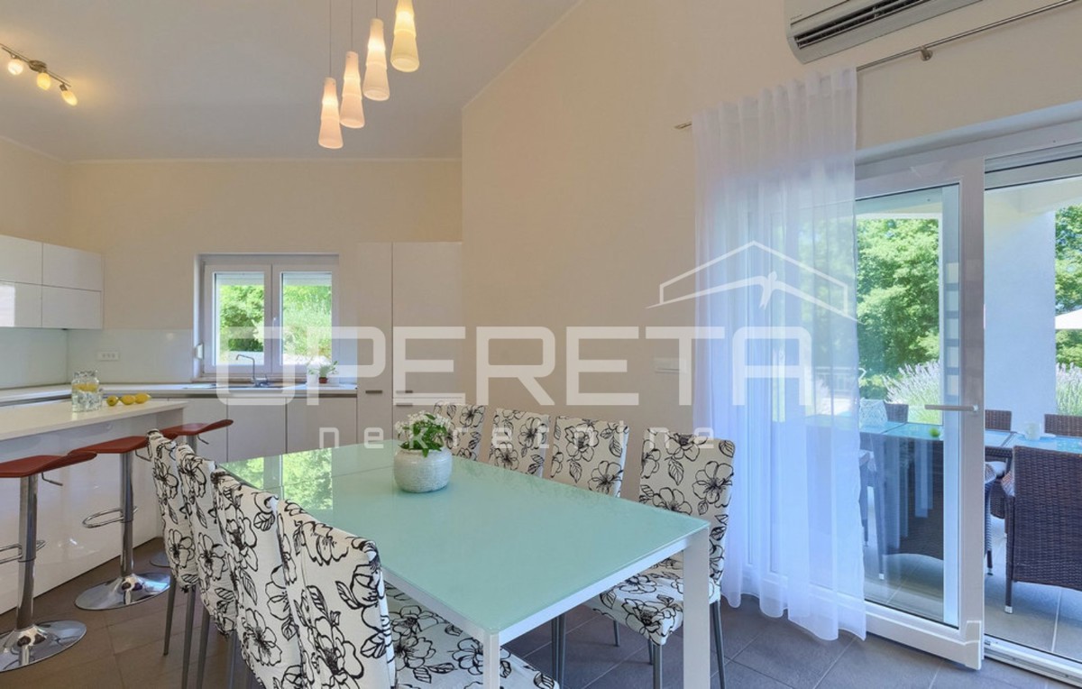 Istria, Labin, splendida casa con piscina su un terreno di 4261 m2, posizione tranquilla