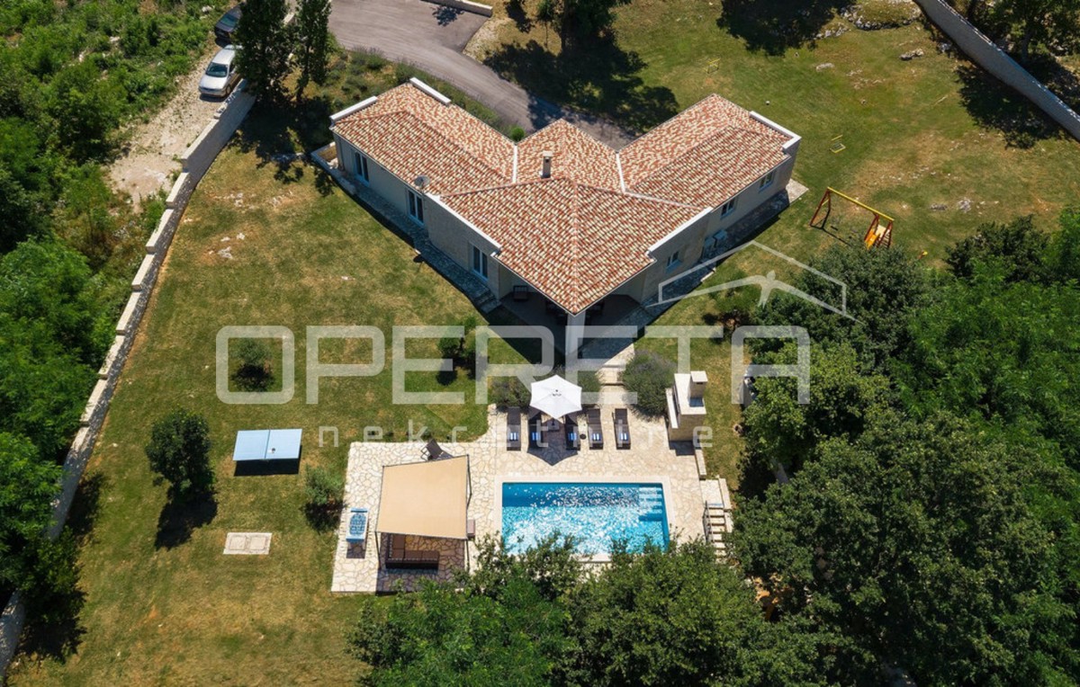 Istria, Labin, splendida casa con piscina su un terreno di 4261 m2, posizione tranquilla