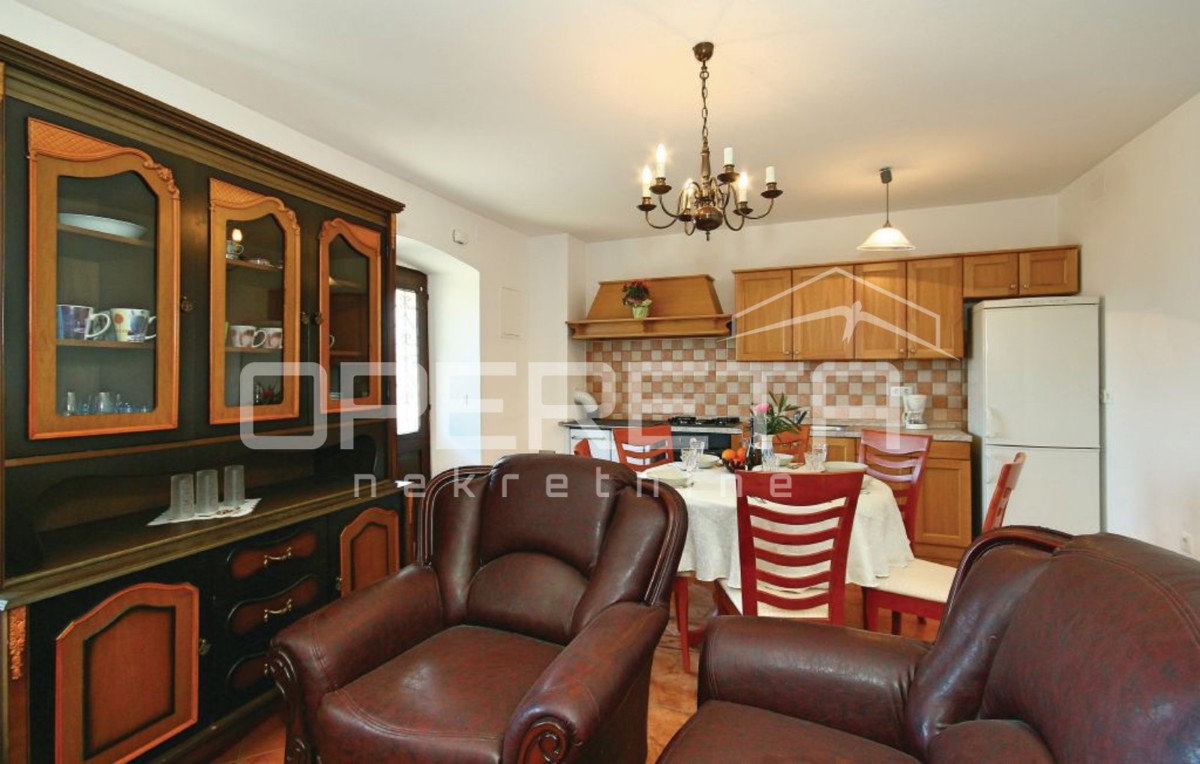 Vižinada – Casa in pietra con terrazza e spazio abitativo aggiuntivo