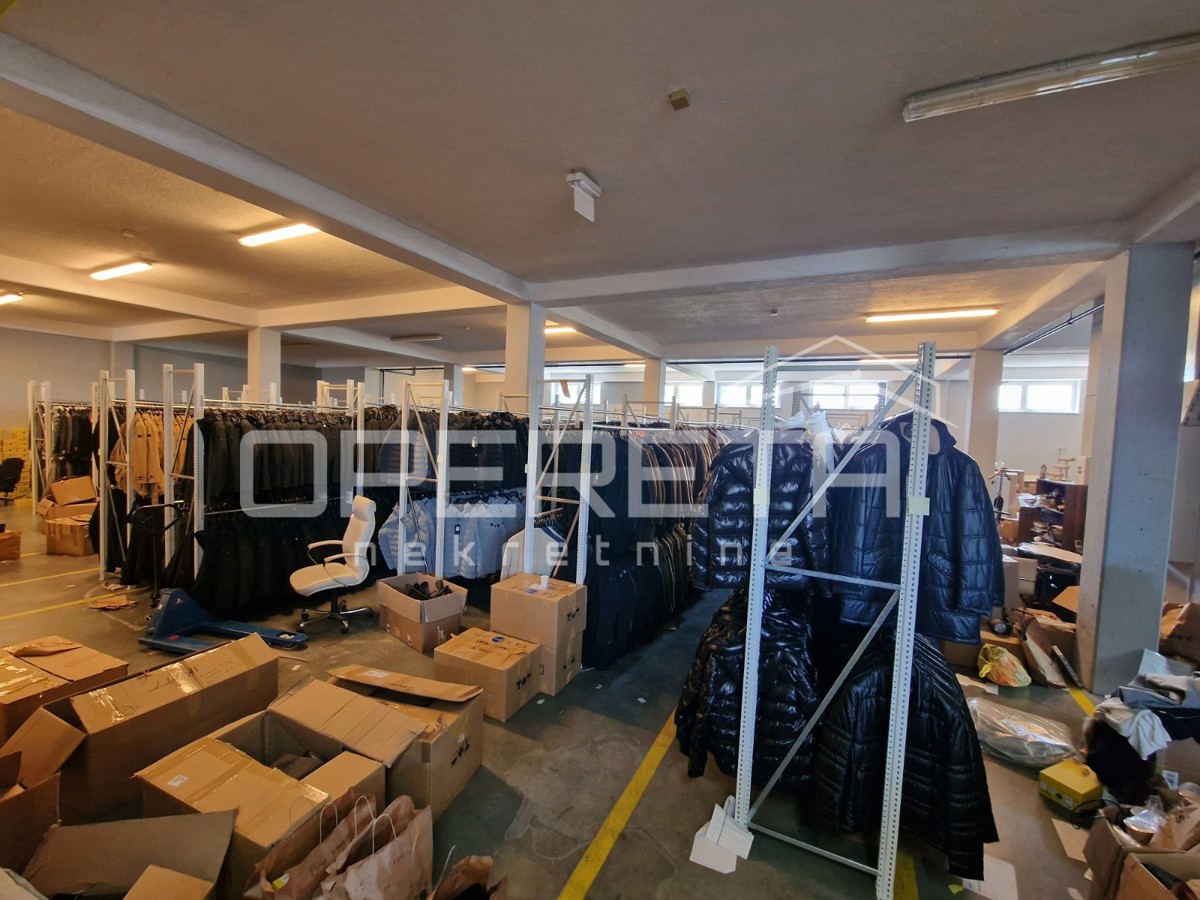 Capannone - magazzino, ascensore, parcheggio e uffici – Jankomir