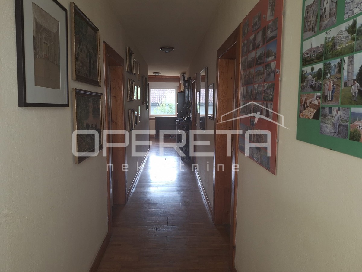 Vendita, Edificio commerciale, Demerje, Travarsko, 760m2