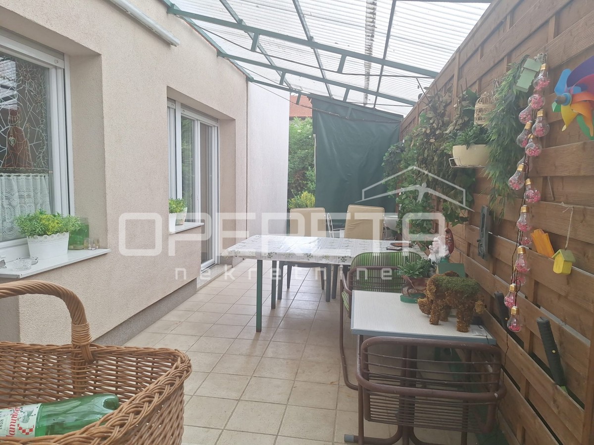 Vendita, Edificio commerciale, Demerje, Travarsko, 760m2