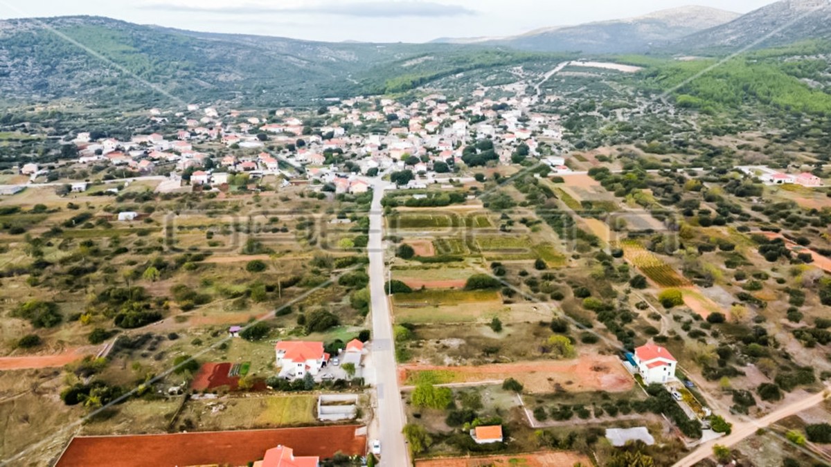 Terreno edificabile attraente vicino al mare, 1.283 m²