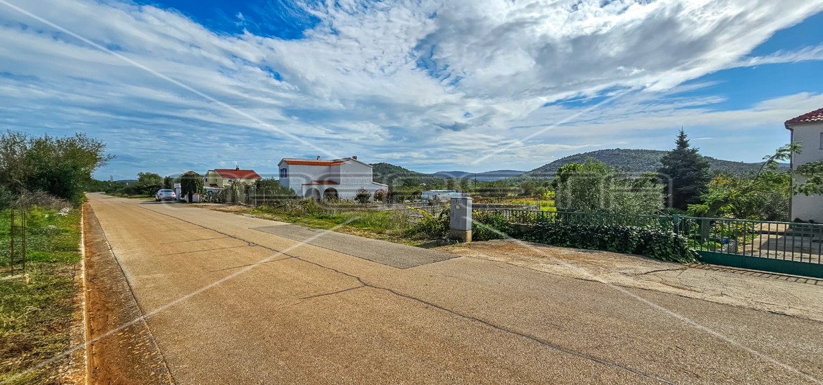 Terreno edificabile attraente vicino al mare, 1.283 m²