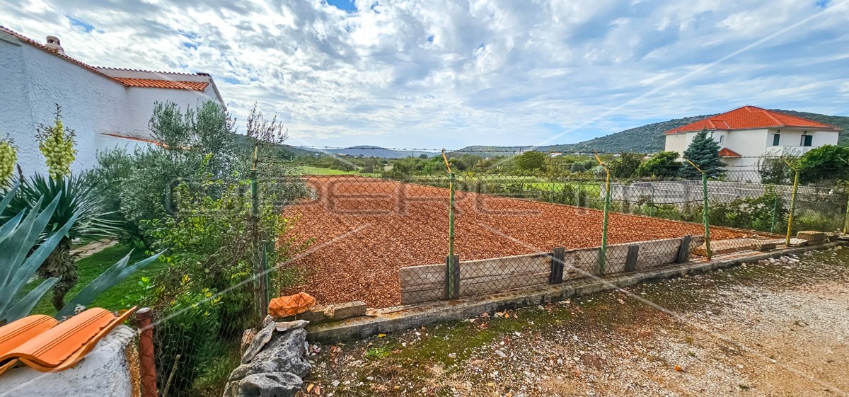 Terreno edificabile attraente vicino al mare, 1.283 m²