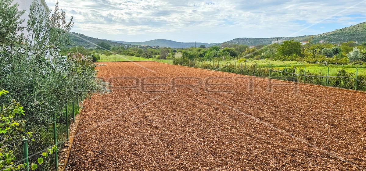 Terreno edificabile attraente vicino al mare, 1.283 m²