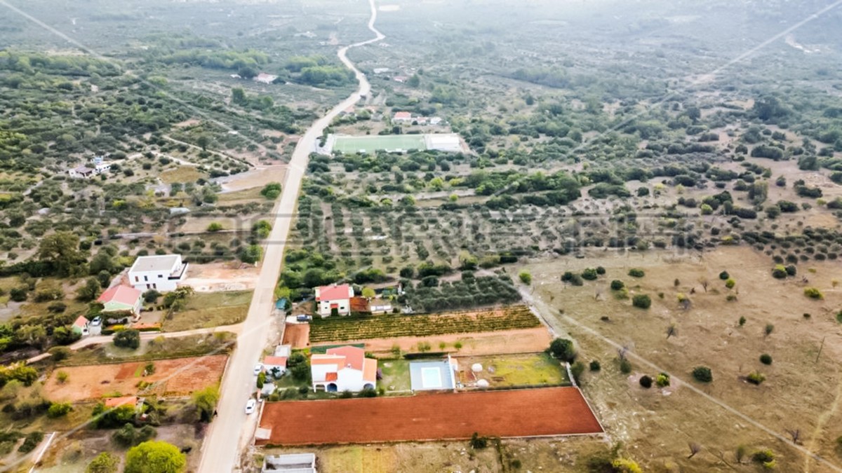 Terreno edificabile attraente vicino al mare, 1.283 m²