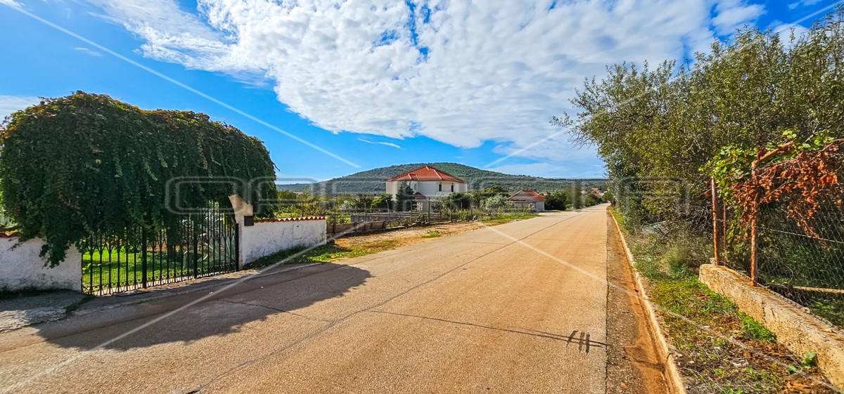 Terreno edificabile attraente vicino al mare, 1.283 m²