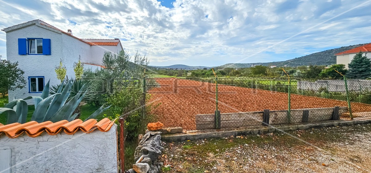 Terreno edificabile attraente vicino al mare, 1.283 m²