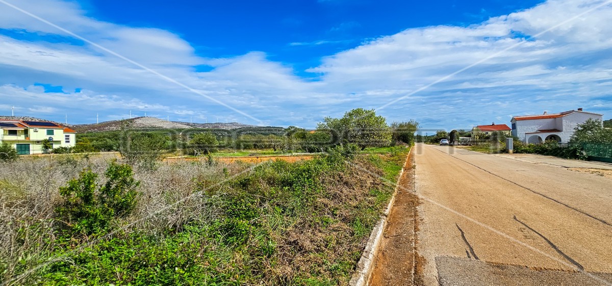 Terreno edificabile attraente vicino al mare, 1.283 m²