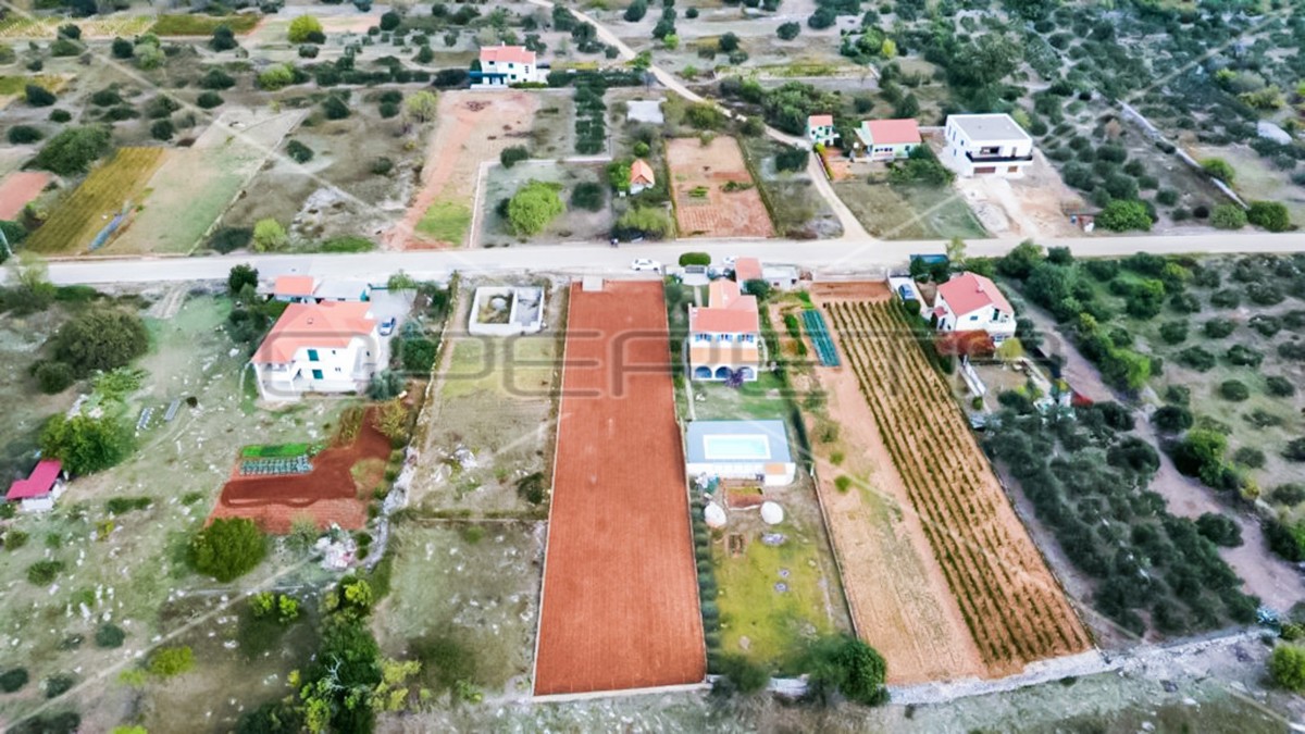 Terreno edificabile attraente vicino al mare, 1.283 m²