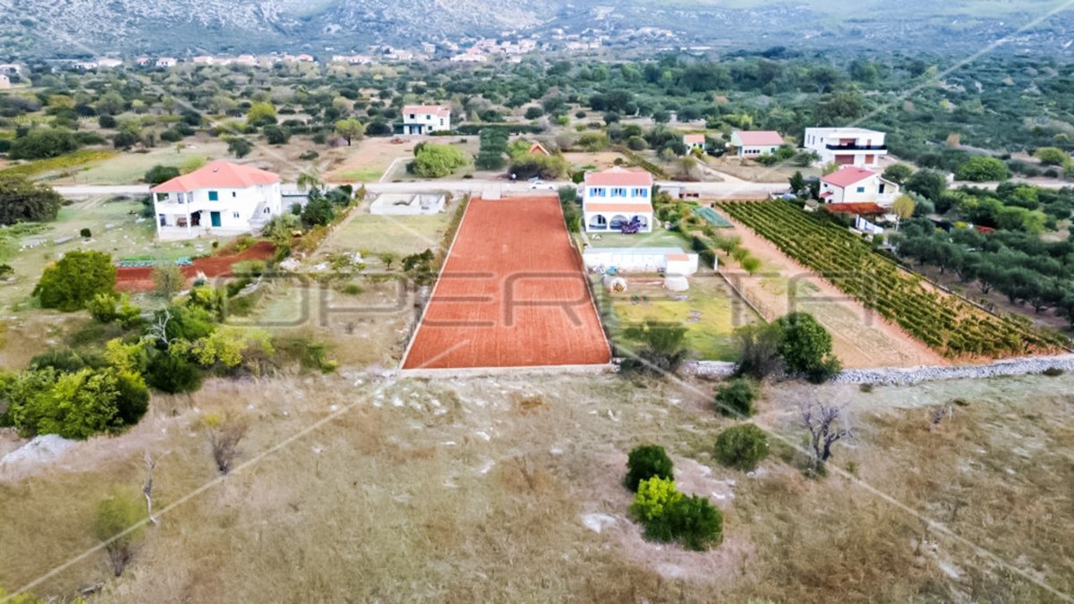 Terreno edificabile attraente vicino al mare, 1.283 m²