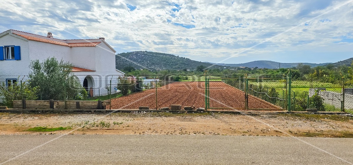 Terreno edificabile attraente vicino al mare, 1.283 m²