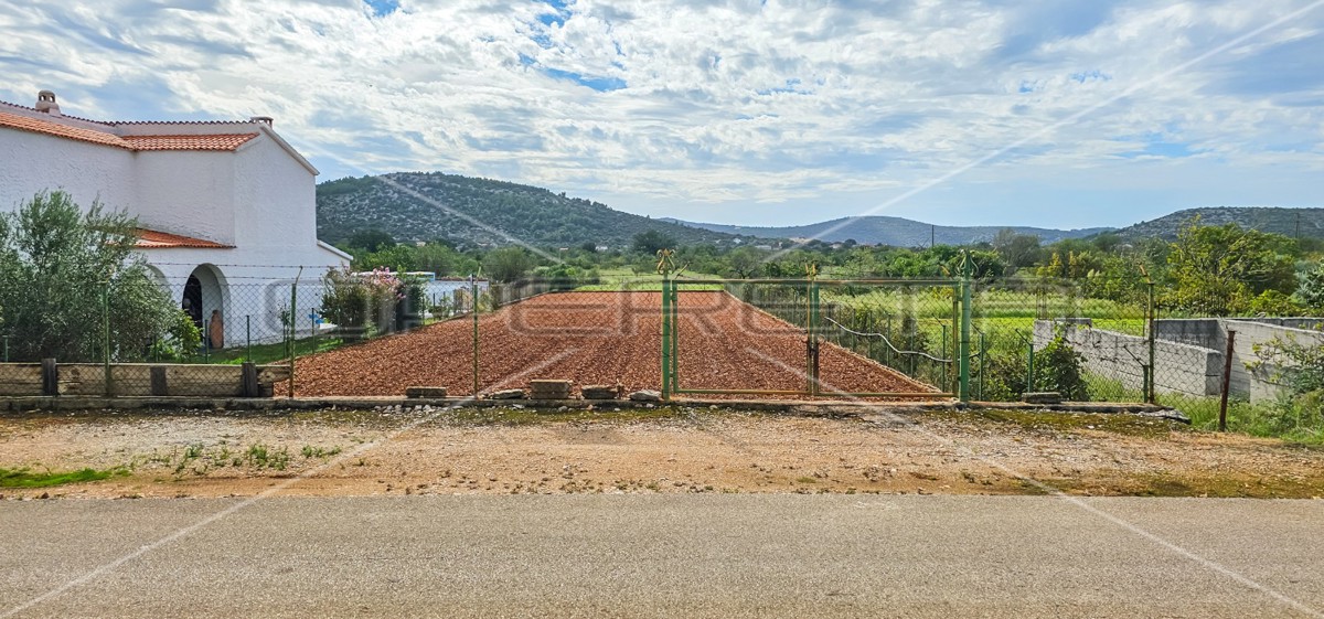 Terreno edificabile attraente vicino al mare, 1.283 m²