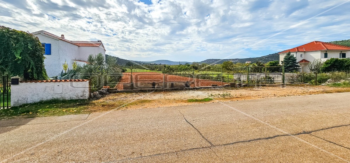 Terreno edificabile attraente vicino al mare, 1.283 m²