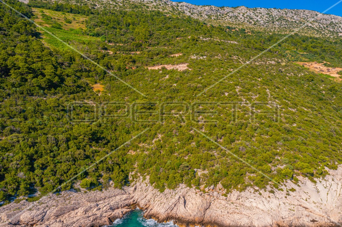 Terreno con potenziale agricolo a Potomje, 34.923 m², Pelješac