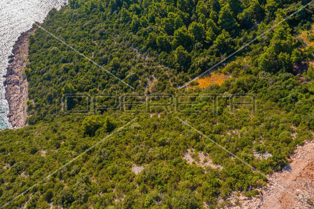 Terreno con potenziale agricolo a Potomje, 34.923 m², Pelješac