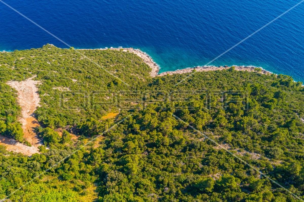 Terreno con potenziale agricolo a Potomje, 34.923 m², Pelješac