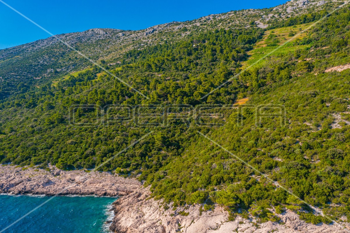 Terreno con potenziale agricolo a Potomje, 34.923 m², Pelješac