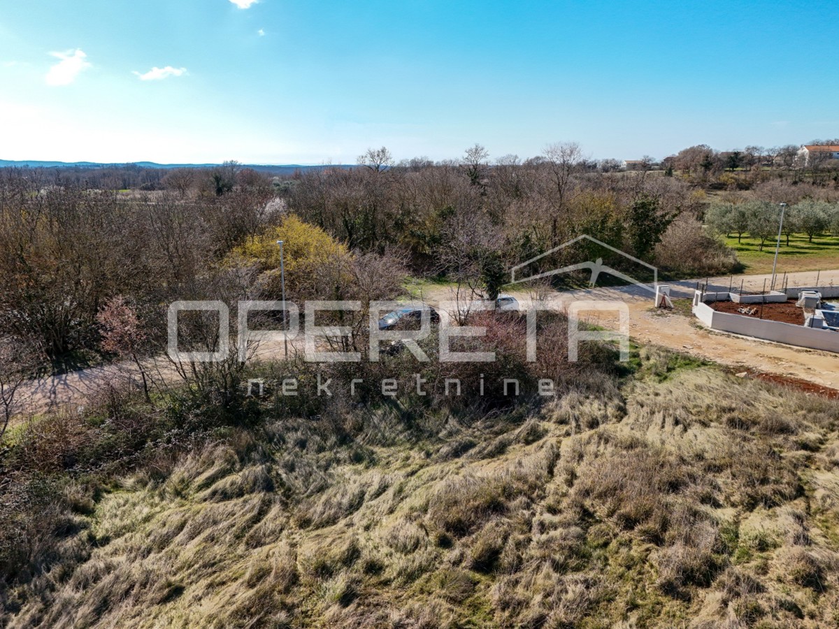 ISTRIA, KANFANAR (MRGANI) - Terreno edificabile con permesso di costruzione in vigore