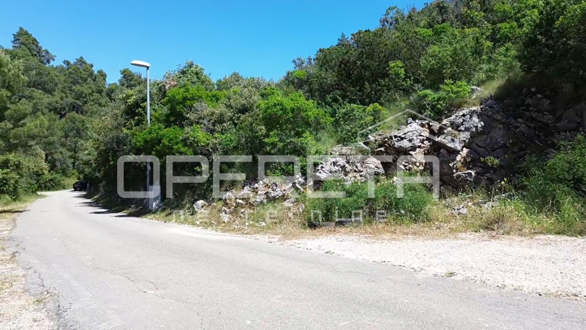 Brna, Korčula – terreno edificabile 625 m2, vicino al mare