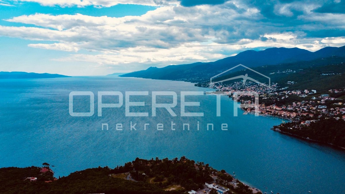 Eccellente opportunità – Terreno edificabile con vista mare sulla riviera di Opatija