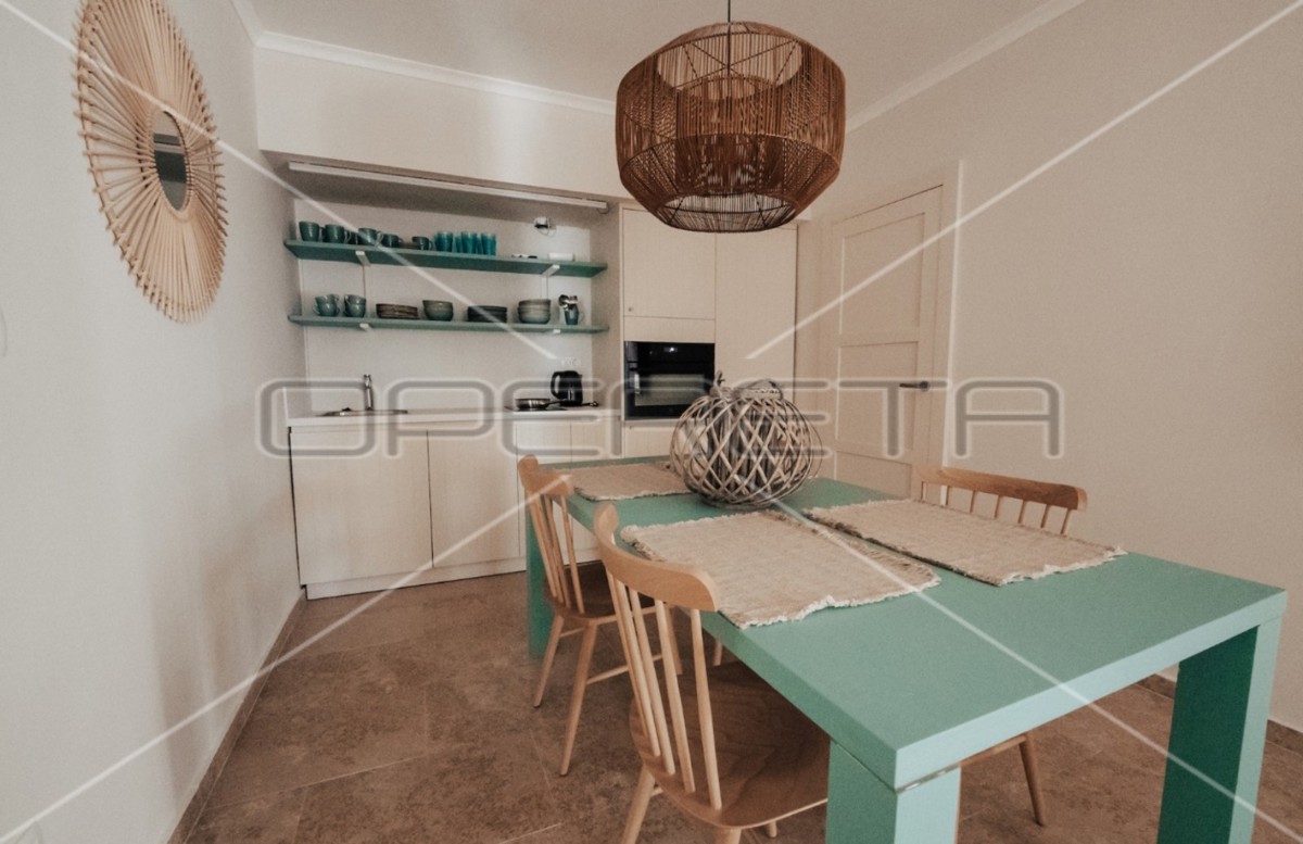 KUKLJICA, ISOLA UGLJAN (DINTORNI DI ZARA), appartamenti ristrutturati