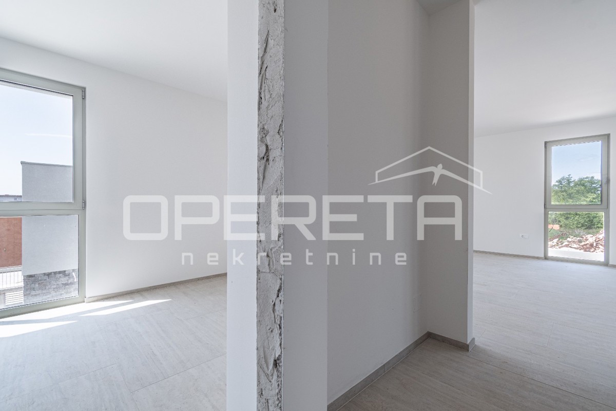 Istria, zona di Novigrad – appartamento con quattro camere da letto con vista mare