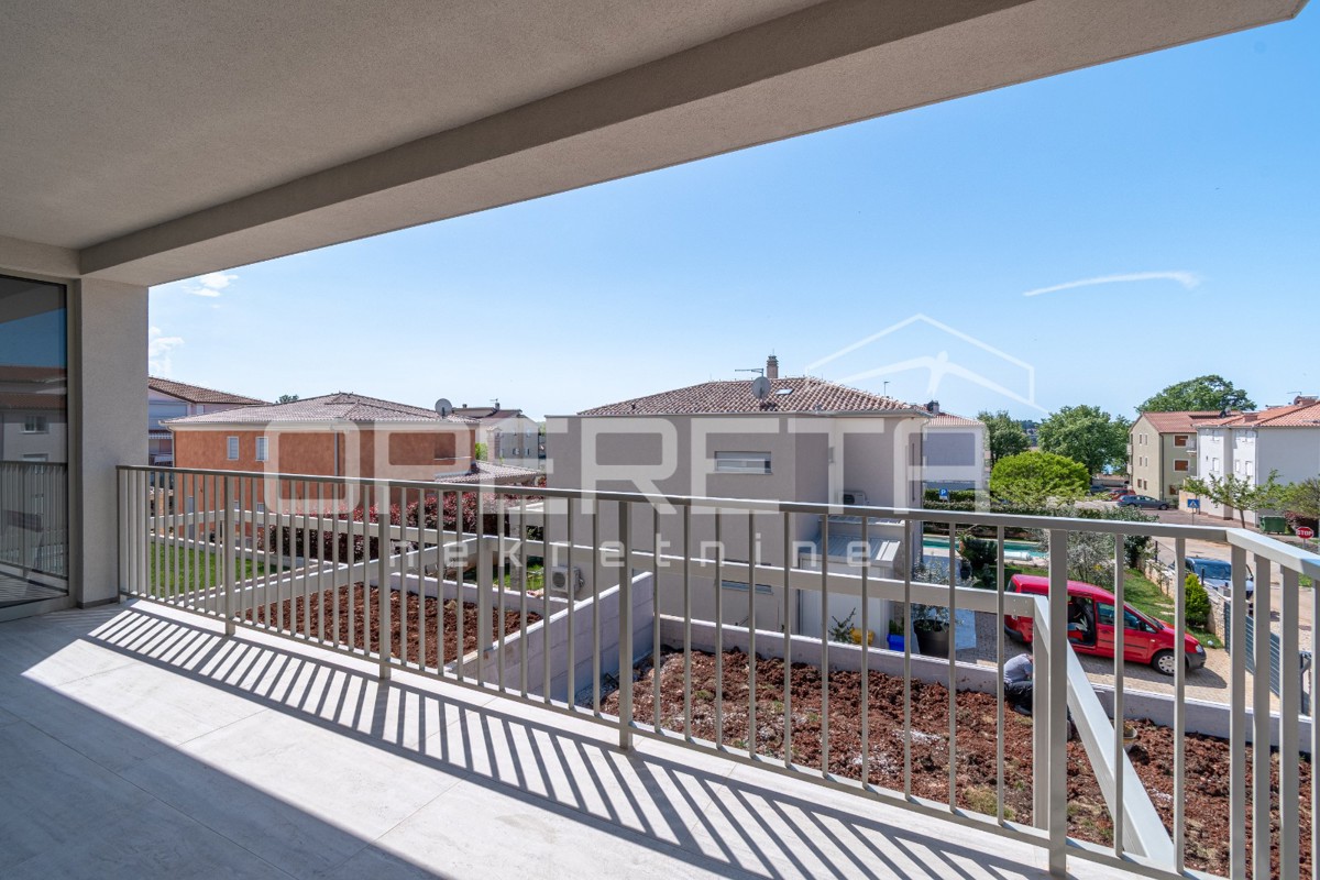 Istria, zona di Novigrad – appartamento con quattro camere da letto con vista mare