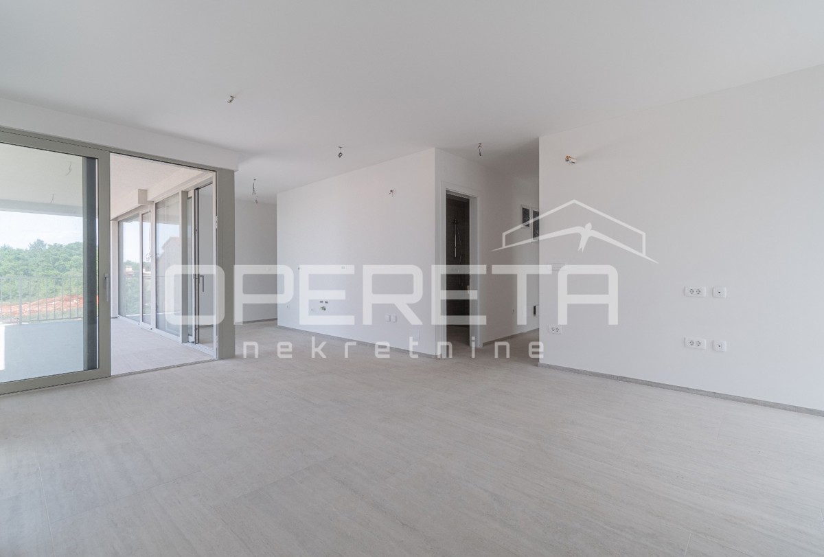 Istria, zona di Novigrad – appartamento con quattro camere da letto con vista mare