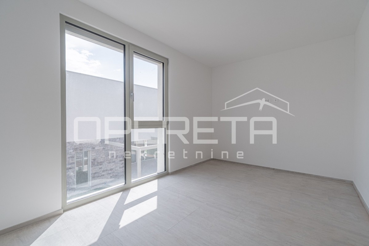 Istria, zona di Novigrad – appartamento con quattro camere da letto con vista mare