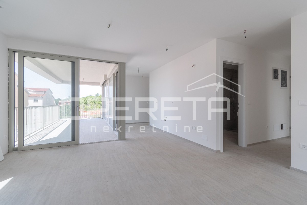 Istria, zona di Novigrad – appartamento con quattro camere da letto con vista mare