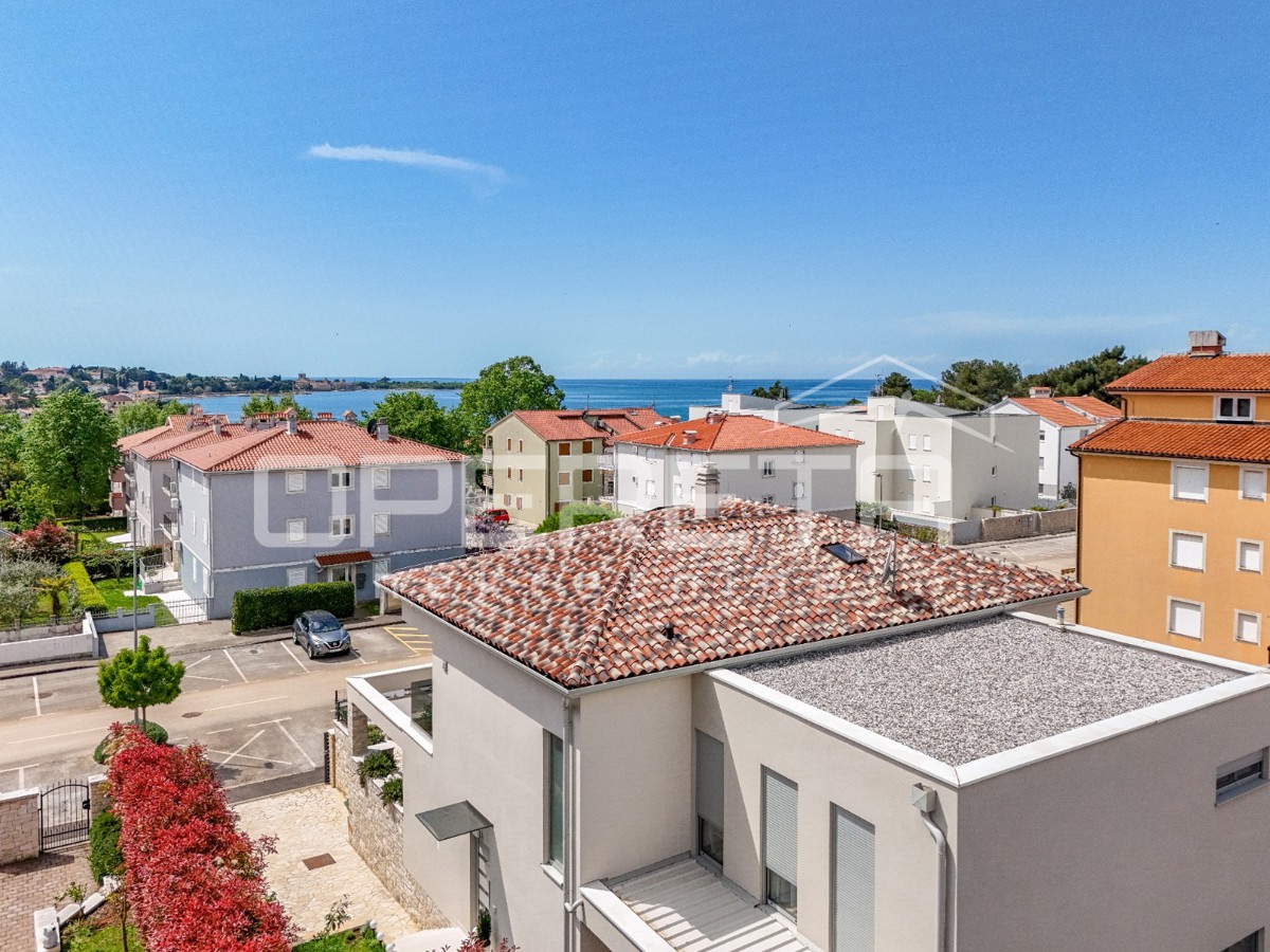 Istria, zona di Novigrad – appartamento con quattro camere da letto con vista mare