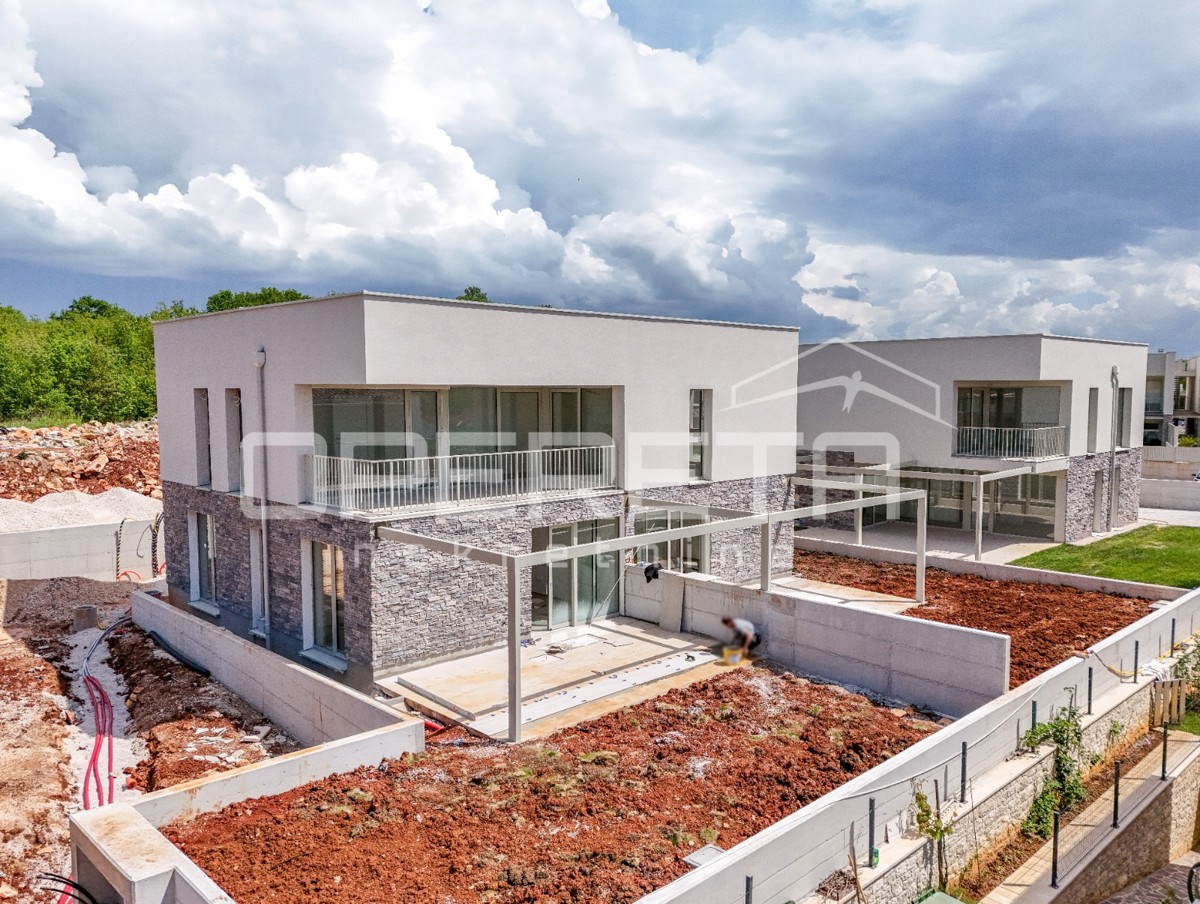 Istria, zona di Novigrad – appartamento con quattro camere da letto con vista mare