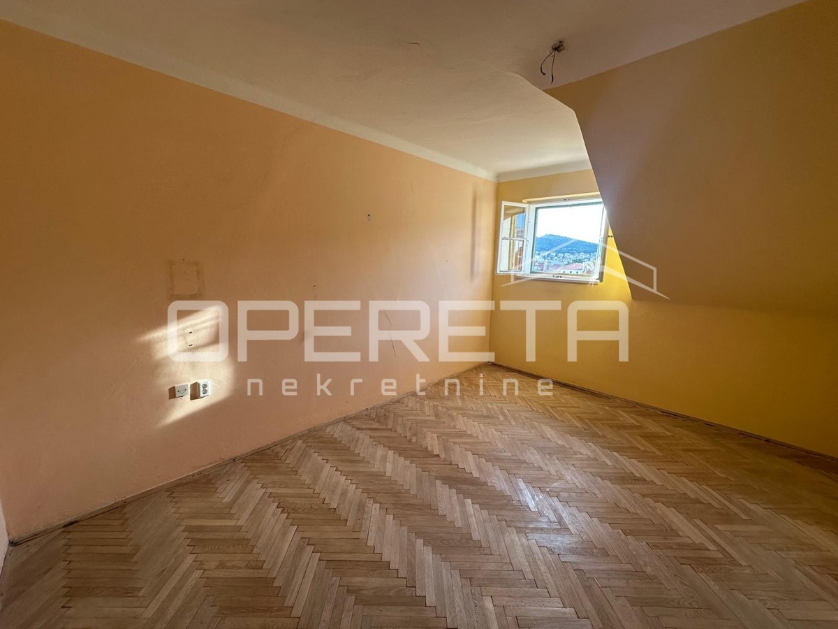 Appartamento trilocale nel centro di Spalato – ristrutturazione, soffitti alti