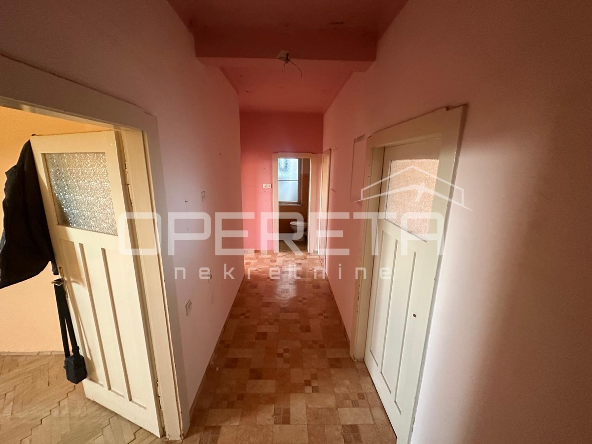 Appartamento trilocale nel centro di Spalato – ristrutturazione, soffitti alti