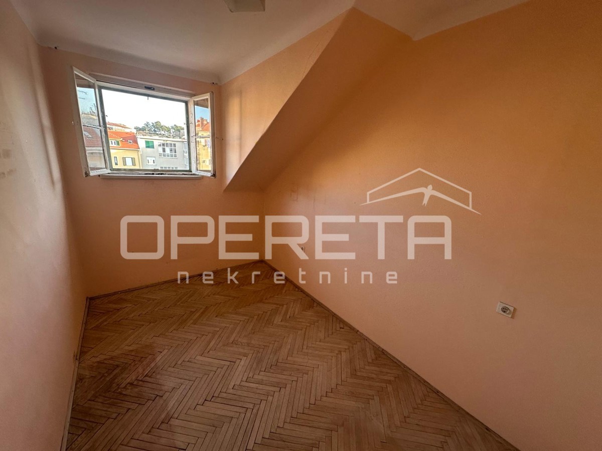 Appartamento trilocale nel centro di Spalato – ristrutturazione, soffitti alti